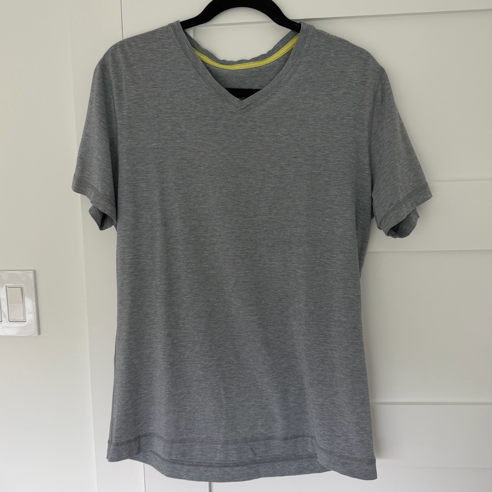 Lululemon Men’s v-Neck Work Out Shirt